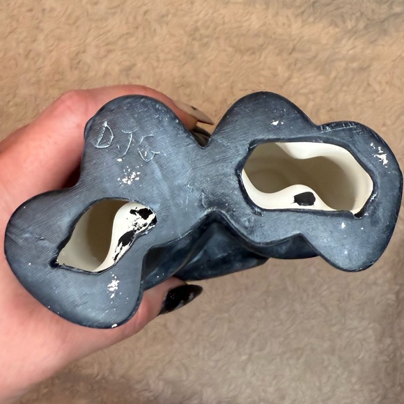 Vintage Rare Inuit Figure Painted Ceramic Two Inuit Children Hugging Matte Black - Picture 6 of 7